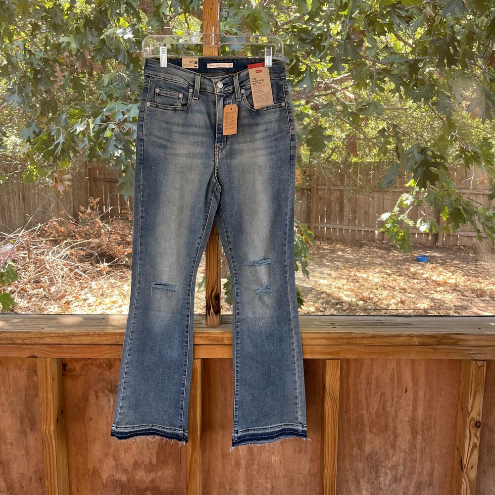 Levi's 725 Women's High Rise Bootcut Jeans Distressed Size 29X30. NEW!